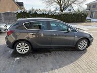 Gebraucht Opel Astra Innovation 140 PS (102 kW) 2013 Grau Limousine
