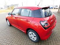 Gebraucht Suzuki Swift Club 83 PS (61 kW) 2025 Burning red pearl (rot) Kleinwagen