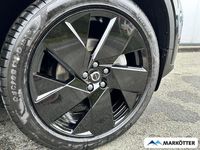 Neu Volvo XC40 Plus 197 PS (144 kW) 2025 Schwarz SUV