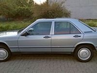 Gebraucht Mercedes 190 122 PS (89 kW) 1983 Blau Limousine