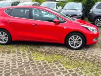 Usado Kia Ceed DREAM-TEAM Edition 99 CV (72 kW) 2015 Rojo Utilitario
