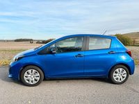Gebraucht Toyota Yaris 69 PS (50 kW) 2015 Blau Kleinwagen
