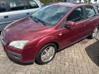 Gebraucht Ford Focus 100 PS (73 kW) 2005 Rot Limousine