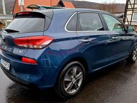 Gebraucht Hyundai i30 Intro Edition 110 PS (80 kW) 2017 Blau Limousine
