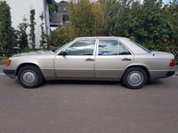 Gebraucht Mercedes E230 132 PS (97 kW) 1992 Gold Limousine
