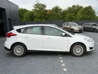 Używany Ford Focus Trend 101 KM (74 kW) 2018 Biały Sedan/Limuzyna