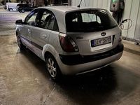 Gebraucht Kia Rio Vision 97 PS (71 kW) 2009 Silber Limousine