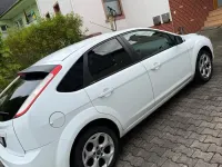 Gebraucht Ford Focus 101 PS (74 kW) 2011 Weiß Kleinwagen