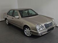 Gebraucht Mercedes E320 Elegance 220 PS (161 kW) 1996 Gold Limousine