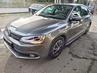 Gebraucht VW Jetta 105 PS (77 kW) 2021 Grau Limousine