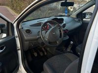 Second-hand Renault Twingo 75 CP (55 kW) 2010 Alb Hatchback