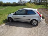 Używany Ford Fiesta 101 KM (74 kW) 2003 Srebrny Hatchback