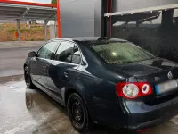 Gebraucht VW Jetta 140 PS (102 kW) 2010 Blau Limousine