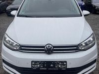 Gebraucht VW Touran 150 PS (110 kW) 2024 Weiß Van / Kleinbus