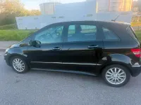 Gebraucht Mercedes B200 140 PS (102 kW) 2009 Schwarz Van / Kleinbus