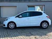 Gebraucht Peugeot 208 Active 99 PS (72 kW) 2017 Weiß Kleinwagen