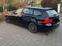 Gebraucht BMW 318 143 PS (105 kW) 2011 Schwarz Kombi