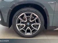 Neu BMW iX1 Performance 230 kW (313 PS) 2026 Grün SUV