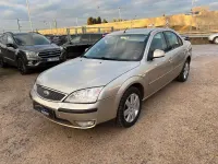 Usado Ford Mondeo Trend 170 CV (125 kW) 2004 Dorado Berlina