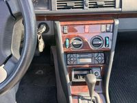 Gebraucht Mercedes E200 136 PS (100 kW) 1995 Silber Cabrio