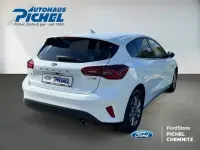Käytetty Ford Focus Titanium 125 HP (91 kW) 2023 Valkoinen Sedan