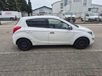 Gebraucht Hyundai i20 Edition 86 PS (63 kW) 2014 Weiß Kleinwagen