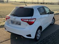 Gebraucht Toyota Yaris 72 PS (52 kW) 2020 Weiß Kleinwagen