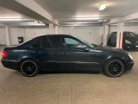Gebraucht Mercedes E240 Avantgarde 177 PS (130 kW) 2002 Blau Limousine