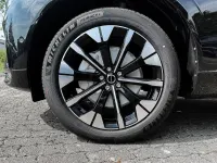 Neu Volvo XC60 Plus 250 PS (183 kW) 2025 Schwarz SUV