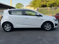 Gebraucht Chevrolet Aveo LT 101 PS (74 kW) 2011 Weiß Kleinwagen