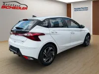 Gebraucht Hyundai i20 Trend 101 PS (74 kW) 2021 Weiß Kleinwagen