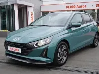 Neu Hyundai i20 79 PS (58 kW) 2025 Mangrovegreenmet. Kleinwagen