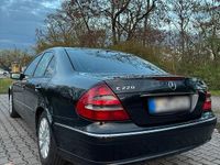 Gebraucht Mercedes E220 150 PS (110 kW) 2004 Schwarz Limousine