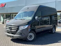 Używany Mercedes Sprinter 170 KM (125 kW) 2023 Czarny Van