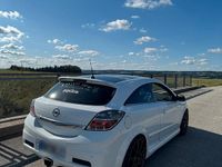 Gebraucht Opel Astra OPC 241 PS (177 kW) 2010 Weiß Kleinwagen