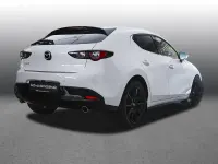 Neu Mazda 3 Homura-Line 140 PS (102 kW) 2026 Arctic white (weiß) Limousine