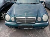 Gebraucht Mercedes E200 136 PS (100 kW) 1998 Grün Limousine