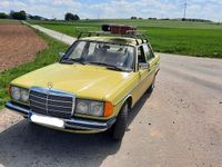 Gebraucht Mercedes 240 68 PS (50 kW) 1977 Gelb Limousine