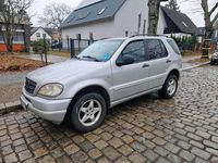 Gebraucht Mercedes ML320 218 PS (160 kW) 1998 Silber SUV