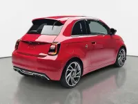 Neu Abarth 500e Turismo 114 kW (155 PS) 2026 Adrenaline red Kleinwagen