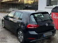 Gebraucht VW e-Golf 100 kW (136 PS) 2018 Schwarz Kleinwagen