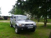 Gebraucht Nissan Navara 133 PS (97 kW) 2003 Silber metallic Pickup