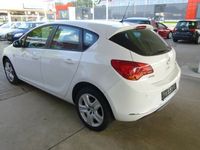 Gebraucht Opel Astra 101 PS (74 kW) 2012 Weiß Limousine