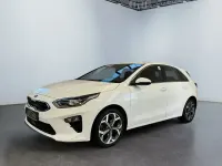 Gebraucht Kia Ceed Spirit 140 PS (102 kW) 2021 (hw2) deluxeweiss met. Kleinwagen