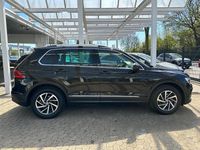 Second-hand VW Tiguan Sound 150 CP (110 kW) 2017 Negru SUV
