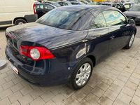 Gebraucht VW Eos 122 PS (89 kW) 2008 Blau Cabrio
