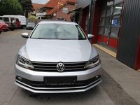 Gebraucht VW Jetta Basis 110 PS (80 kW) 2015 Silber Limousine