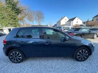 Gebraucht VW Golf VI Team 122 PS (89 kW) 2011 Blau Kleinwagen