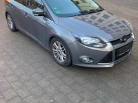 Gebraucht Ford Focus Titanium 101 PS (74 kW) 2012 Grau Limousine