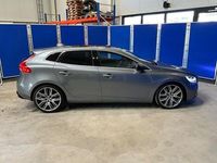 Gebraucht Volvo V40 Momentum 190 PS (139 kW) 2018 Osmium grey / metallic Kombi
